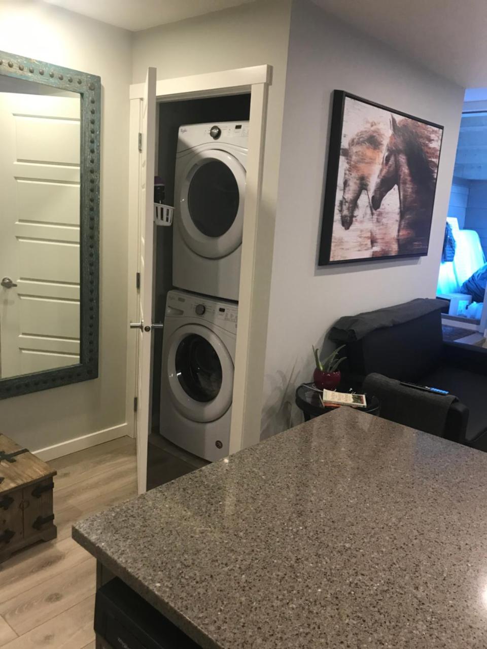 Home Sweet Condo YYC Eksteriør billede