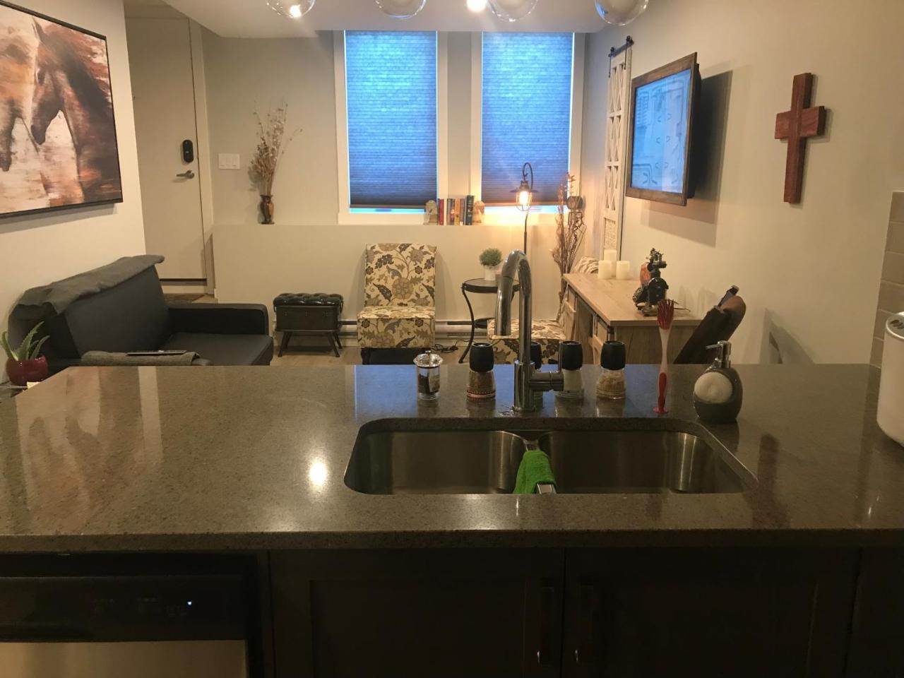 Home Sweet Condo YYC Eksteriør billede